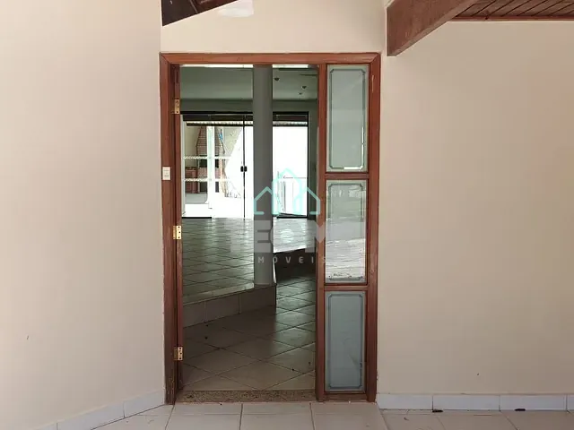 Sobrado com 446m² 3 quartos e 2 banheiros, à venda ou para alugar, no bairro Jardim das Nações em Taubaté