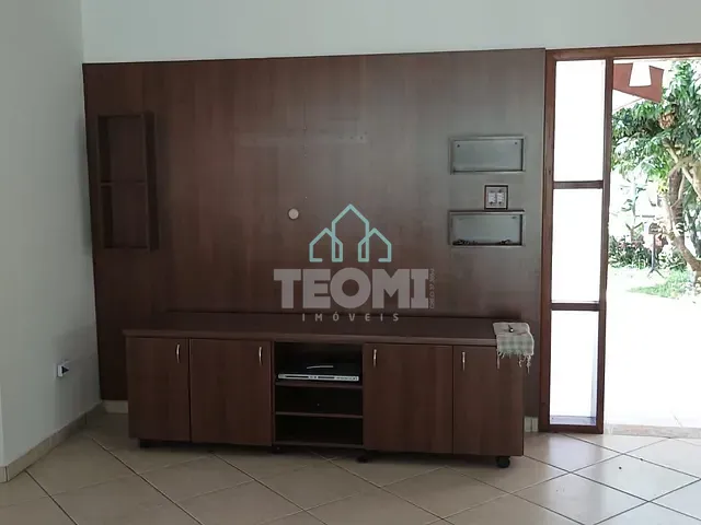 Sobrado com 446m² 3 quartos e 2 banheiros, à venda ou para alugar, no bairro Jardim das Nações em Taubaté