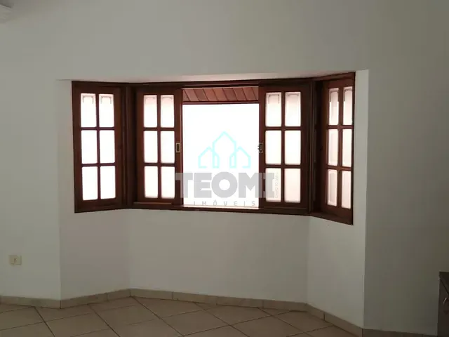 Sobrado com 446m² 3 quartos e 2 banheiros, à venda ou para alugar, no bairro Jardim das Nações em Taubaté