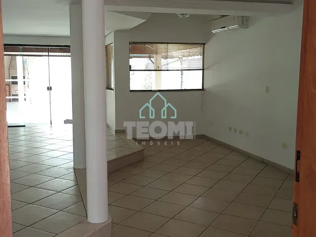 Sobrado com 446m² 3 quartos e 2 banheiros, à venda ou para alugar, no bairro Jardim das Nações em Taubaté