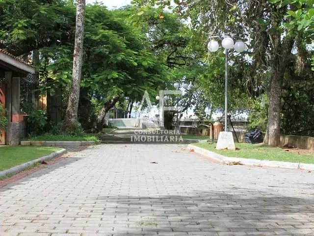 Sobrado com 330m², à venda, no bairro Centro em Ubatuba