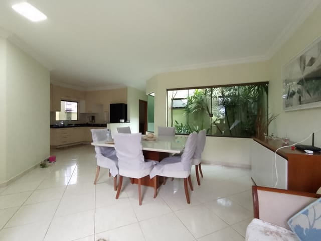 Foto do Sobrado - Sobrado à venda 3 dormitórios sendo 1 suíte, sala em 2 ambientes, cozinha planejada e área gourmet. Proximo ao Contour. Londrina | Guepardo Imob