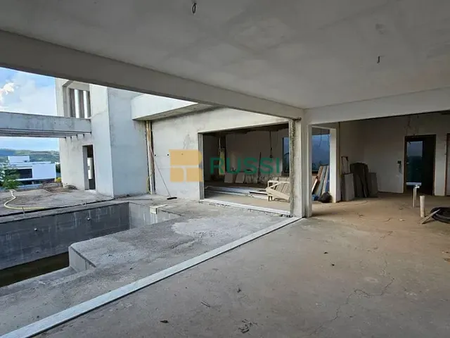 Sobrado com 600m² 4 quartos e 6 banheiros, à venda, no bairro Condomínio Residencial Colinas do Paratehy em São José dos Campos