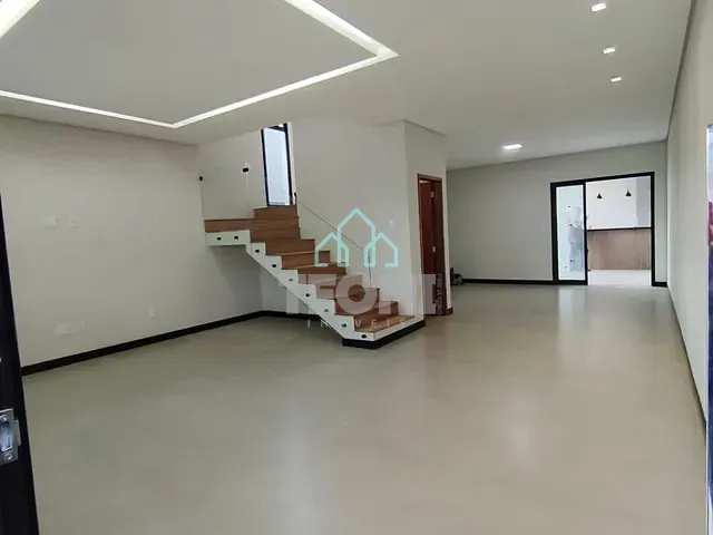 Sobrado 3 quartos e 2 banheiros, à venda, no bairro Morada dos Nobres em Taubaté