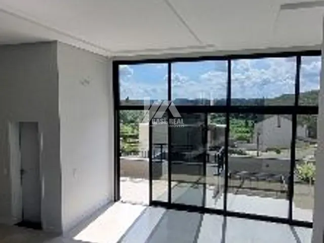 Sobrado 3 quartos e 2 banheiros, à venda, no bairro Colônia Dona Luíza em Ponta Grossa