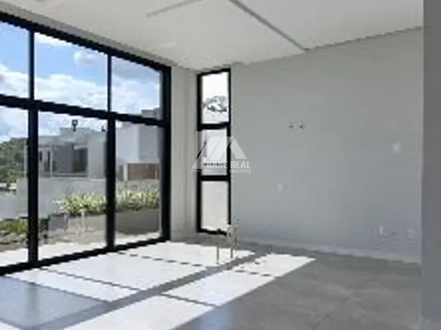 Sobrado 3 quartos e 2 banheiros, à venda, no bairro Colônia Dona Luíza em Ponta Grossa