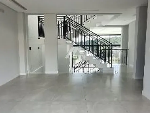 Sobrado 3 quartos e 2 banheiros, à venda, no bairro Colônia Dona Luíza em Ponta Grossa