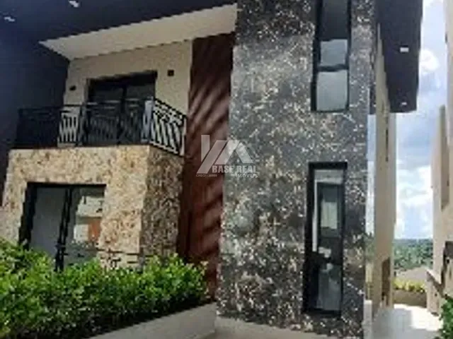 Sobrado 3 quartos e 2 banheiros, à venda, no bairro Colônia Dona Luíza em Ponta Grossa