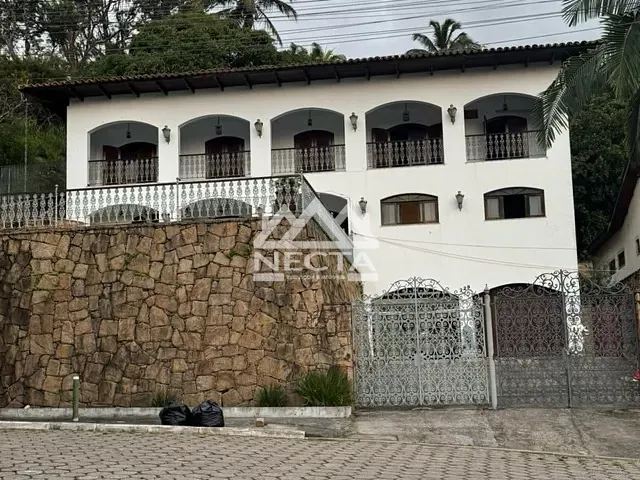 Sobrado com 1017m² 5 quartos e 4 banheiros, à venda, no bairro Praia do Arrastão em São Sebastião