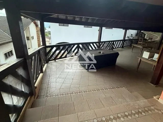 Sobrado com 1017m² 5 quartos e 4 banheiros, à venda, no bairro Praia do Arrastão em São Sebastião