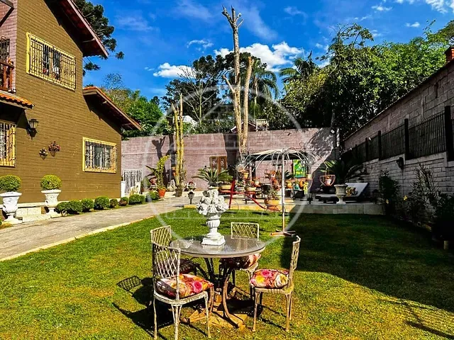 Sobrado com 846m² 3 quartos e 2 banheiros, à venda, no bairro Jardim das Palmeiras (Zona Sul) em São Paulo