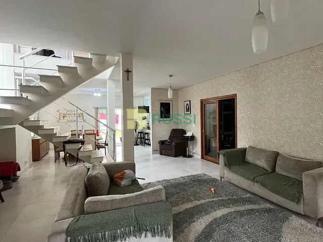 Sobrado com 430m² 3 quartos e 5 banheiros, à venda, no bairro Villa Branca em Jacareí