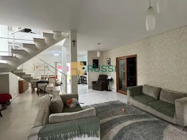 Sobrado com 430m² 3 quartos e 5 banheiros, à venda, no bairro Villa Branca em Jacareí