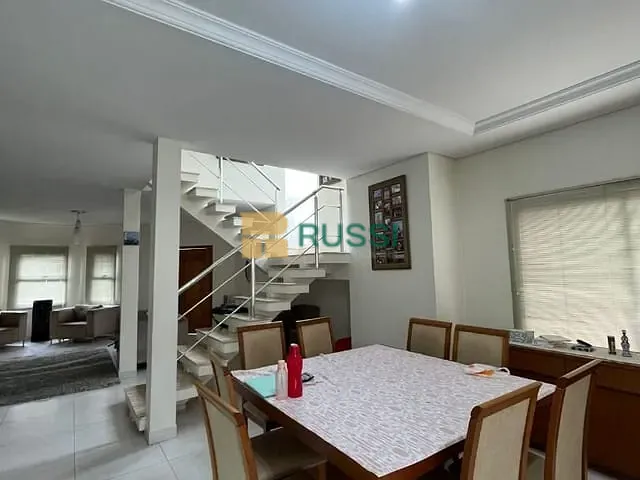 Sobrado com 430m² 3 quartos e 5 banheiros, à venda, no bairro Villa Branca em Jacareí