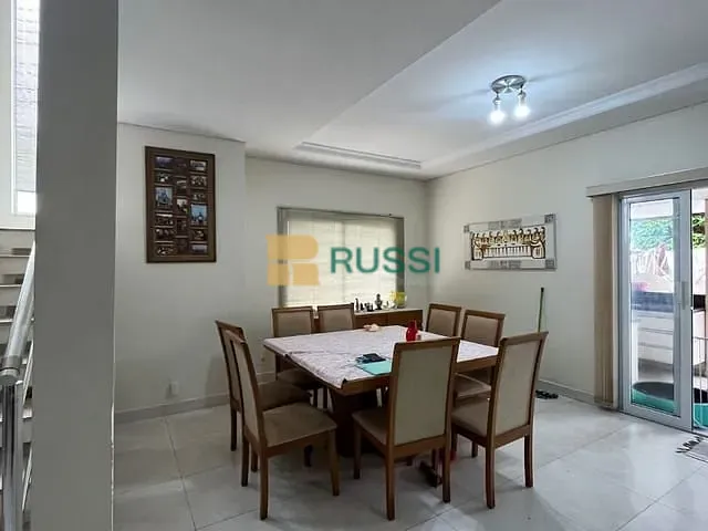 Sobrado com 430m² 3 quartos e 5 banheiros, à venda, no bairro Villa Branca em Jacareí