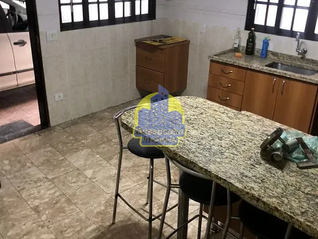 Sobrado com 138m² 3 quartos e 2 banheiros, à venda, no bairro Parque Santa Teresa em Carapicuíba