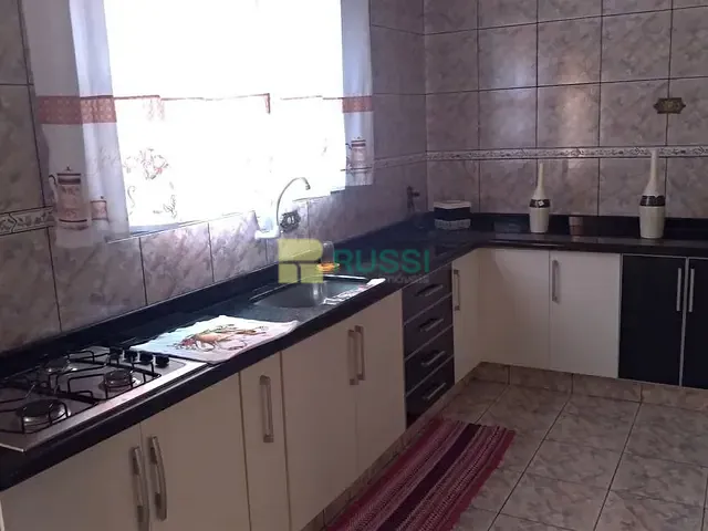 Sobrado com 250m² 3 quartos e 2 banheiros, à venda, no bairro Jardim Terras de São João em Jacareí