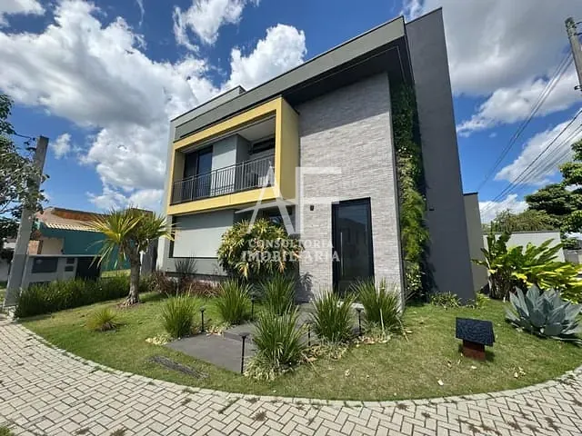 Sobrado com 360m² 3 quartos e 3 banheiros, à venda ou para alugar, no bairro Condomínio Ouro Ville em Taubaté