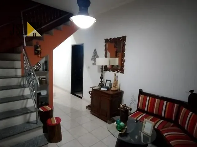 Sobrado com 240m² 4 quartos e 2 banheiros, à venda, no bairro Vila Santos em Caçapava