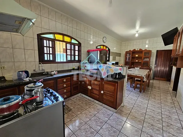 Sobrado 3 quartos e 2 banheiros, à venda, no bairro Umuarama em Ubatuba