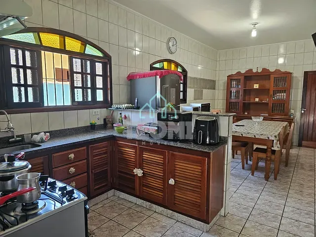 Sobrado 3 quartos e 2 banheiros, à venda, no bairro Umuarama em Ubatuba