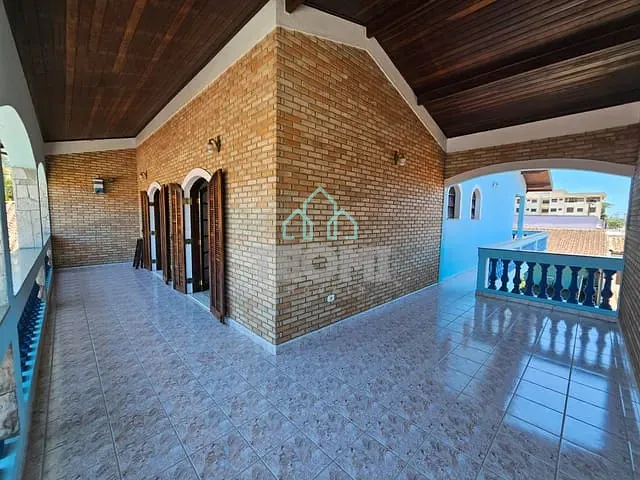 Sobrado 3 quartos e 2 banheiros, à venda, no bairro Umuarama em Ubatuba