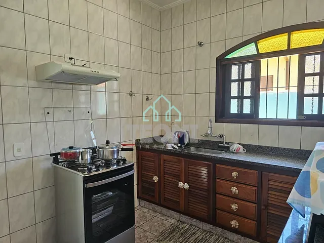 Sobrado 3 quartos e 2 banheiros, à venda, no bairro Umuarama em Ubatuba