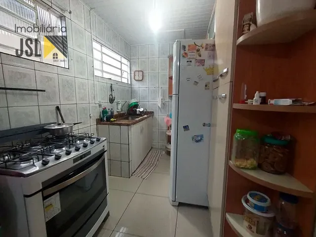 Sobrado com 167m² 2 quartos e 2 banheiros, à venda, no bairro Vila Menino Jesus em Caçapava