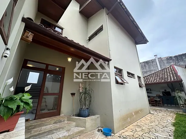 Sobrado com 390m² 3 quartos e 4 banheiros, à venda, no bairro Indaiá em Caraguatatuba