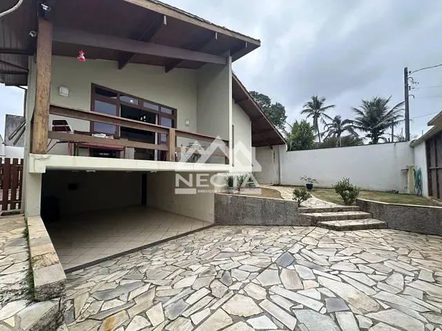 Sobrado com 390m² 3 quartos e 4 banheiros, à venda, no bairro Indaiá em Caraguatatuba