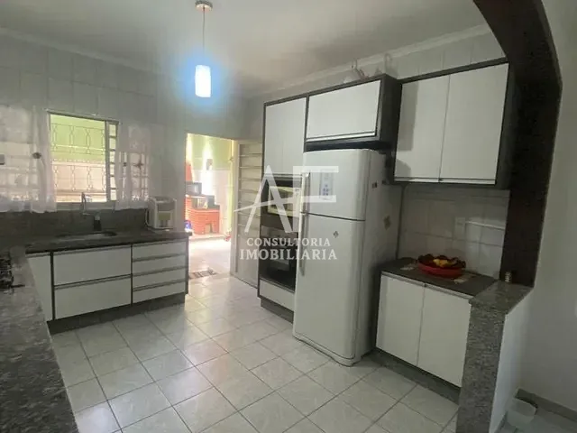 Sobrado com 125m² 3 quartos e 2 banheiros, à venda, no bairro Jardim Portugal em São José dos Campos
