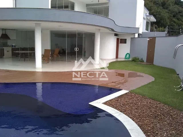 Sobrado com 500m² 3 quartos e 5 banheiros, para alugar, no bairro Prainha em Caraguatatuba