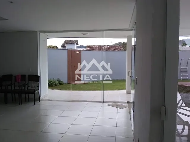 Sobrado com 500m² 3 quartos e 5 banheiros, à venda, no bairro Prainha em Caraguatatuba