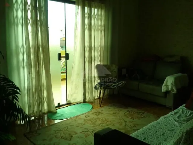 Sobrado à venda, no bairro Jardim Guapituba em Mauá