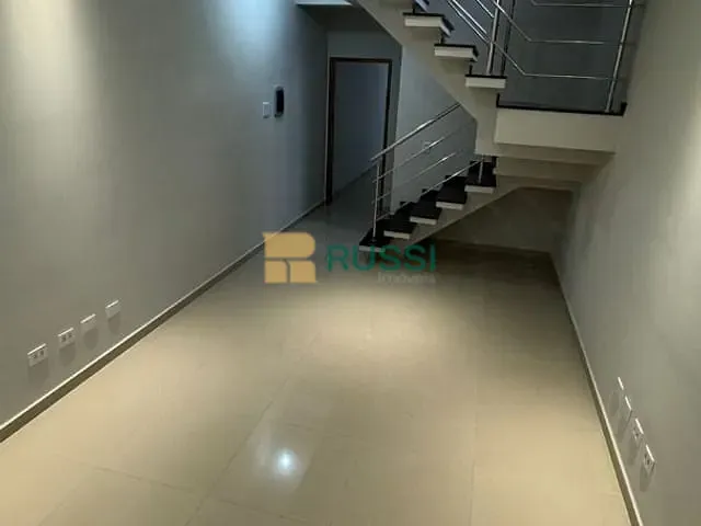 Sobrado com 125m² 3 quartos e 2 banheiros, à venda, no bairro Jardim das Indústrias em São José dos Campos