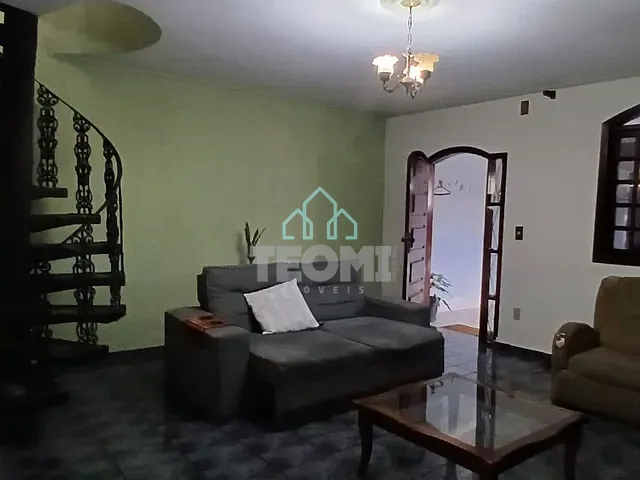 Sobrado 3 quartos e 1 banheiro, à venda, no bairro Jardim Gurilândia em Taubaté