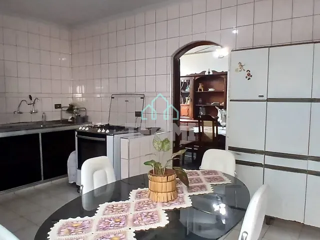 Sobrado 3 quartos e 1 banheiro, à venda, no bairro Jardim Gurilândia em Taubaté
