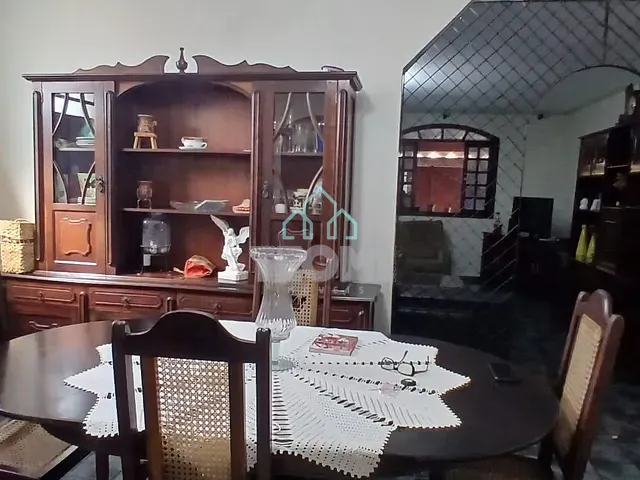 Sobrado 3 quartos e 1 banheiro, à venda, no bairro Jardim Gurilândia em Taubaté