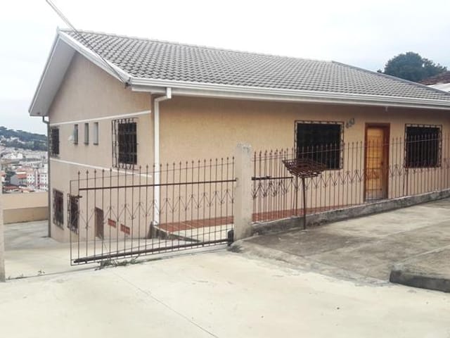 Sobrado com 3 dormitórios (2 suítes) e piscina à venda no Bairro Ronda
