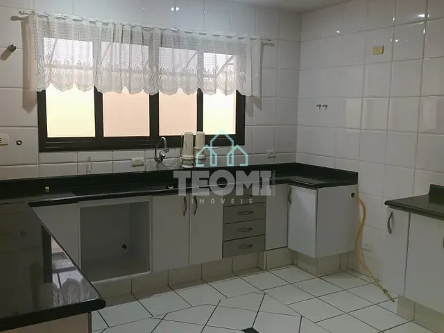 Sobrado com 533m² 4 quartos e 1 banheiro, à venda ou para alugar, no bairro Jardim das Nações em Taubaté