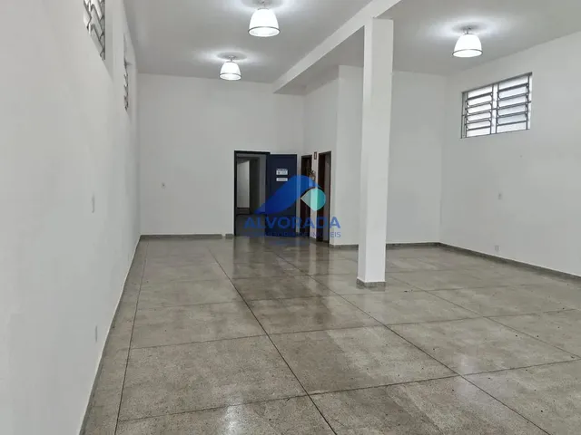Sobrado com 250m² 3 quartos e 2 banheiros, para alugar, no bairro Jardim das Indústrias em São José Dos Campos
