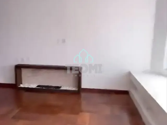 Sobrado 3 quartos e 2 banheiros, à venda, no bairro Esplanada Independência em Taubaté