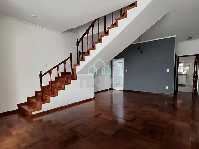 Sobrado 3 quartos e 2 banheiros, à venda, no bairro Esplanada Independência em Taubaté