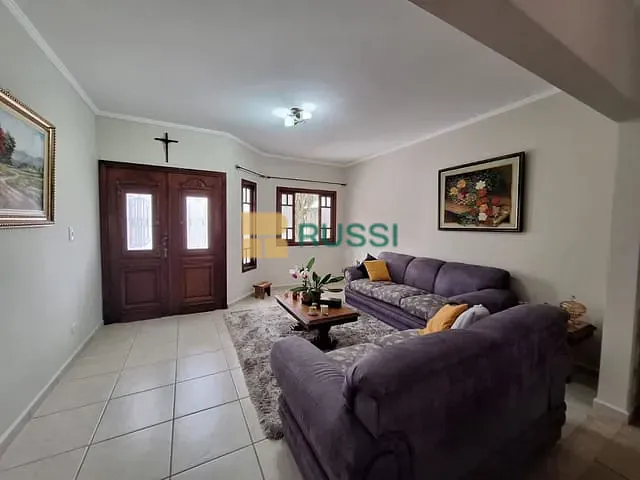 Sobrado com 250m² 3 quartos e 3 banheiros, à venda, no bairro Cidade Jardim em Jacareí