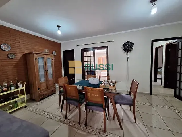 Sobrado com 250m² 3 quartos e 3 banheiros, à venda, no bairro Cidade Jardim em Jacareí