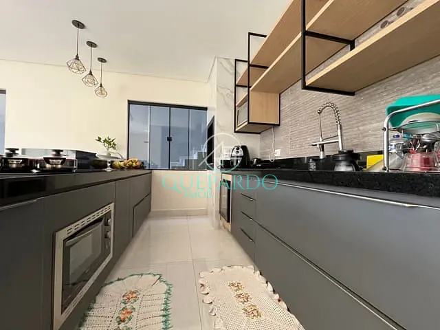 Sobrado com 297m² 3 quartos e 3 banheiros, à venda, no bairro Jardim Morumbi em Londrina
