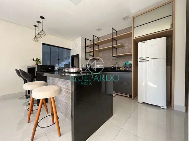 Sobrado com 297m² 3 quartos e 3 banheiros, à venda, no bairro Jardim Morumbi em Londrina