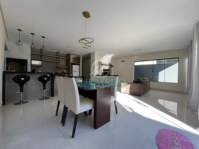Sobrado com 297m² 3 quartos e 3 banheiros, à venda, no bairro Jardim Morumbi em Londrina