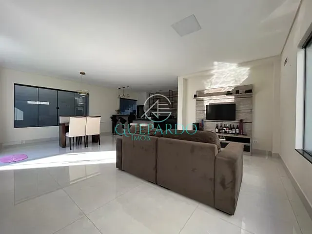 Sobrado com 297m² 3 quartos e 3 banheiros, à venda, no bairro Jardim Morumbi em Londrina