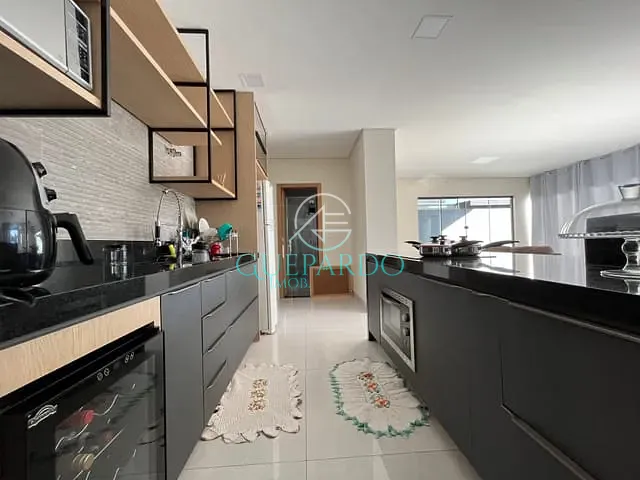 Sobrado com 297m² 3 quartos e 3 banheiros, à venda, no bairro Jardim Morumbi em Londrina